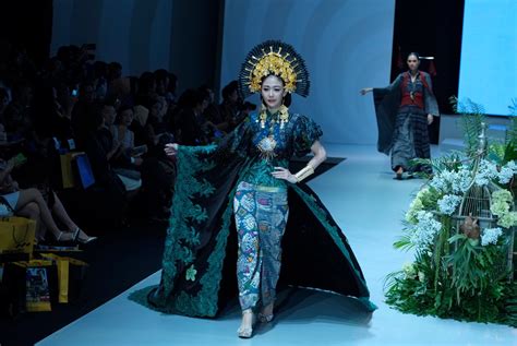 Jakarta Fashion Week Celebrates Indonesian Textile Heritage and Propels Local Designers onto the Global Stage